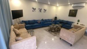 Posezení v ubytování شاليهات بلو لاجون