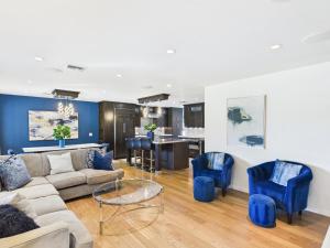 Χώρος καθιστικού στο Azure - Sparkling Pool - Pool Table - In Old Town