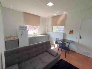 a living room with a couch and a table at Apartamento Maravilhoso para Casal em São Roque in São Roque +5 photos