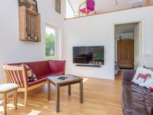 Μια τηλεόραση ή/και κέντρο ψυχαγωγίας στο 5 star holiday home in Engesvang