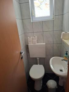 Ένα μπάνιο στο Secluded fisherman's cottage Cove Lucica, Hvar - 5679 +15 φωτογραφίες