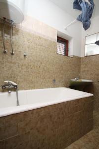 Ένα μπάνιο στο Apartments with parking space Povljana, Pag - 6299