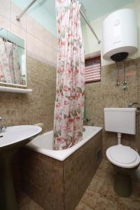 Ένα μπάνιο στο Apartments with parking space Povljana, Pag - 6299