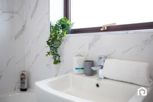 Koupelna v ubytování The Lampton - Modern - Gibside - Smart Tv - Wifi + 40 fotografií