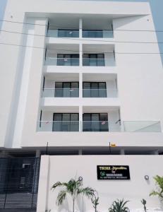 El edificio en el que está la habitación en casa particular