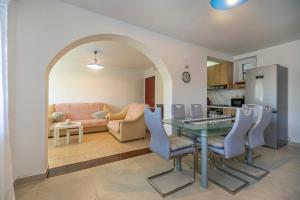 Nhà bếp/bếp nhỏ tại Family friendly house with a parking space Stikada, Velebit - 24937