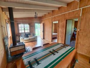 Biliár nebo kulečník v ubytování Cabañas Hualles de Huillinco