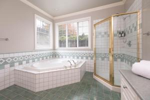 Ένα μπάνιο στο Prime Richmond Stay 10 min to YVR & Steveston