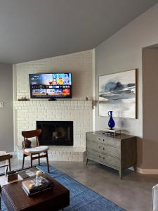 a living room with a fireplace with a tv above it at 5 minute walk to the gulf course in San Antonio