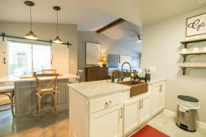 a kitchen with a sink and a counter top at 5 minute walk to the gulf course in San Antonio