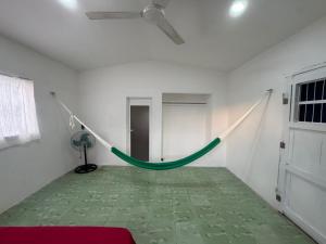 a room with a green hammock hanging from a wall at Casa Tortuga in Chelem +2 photos