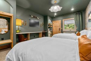a bedroom with a large bed and a tv at Sommer House Inn-Woodland Room in Jasper +17 photos