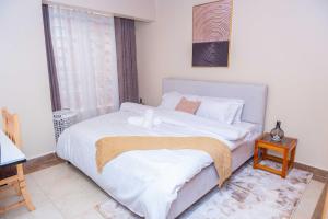 En eller flere senge i et værelse på Pearl Furnished Apartment