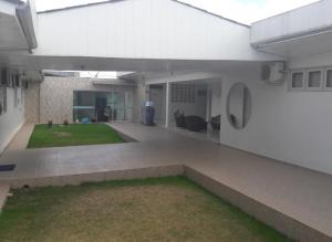 an empty building with a grassy courtyard in the middle at Vivenda Hotel in Arapiraca