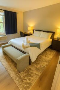 a large bedroom with a large bed and a couch at Modern 2BR Westville Downtown Near Yale Wifi in New Haven +1 photo