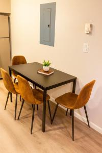 Fotografie z fotogalerie ubytování Modern 2BR Westville Downtown Near Yale Wifi v destinaci New Haven