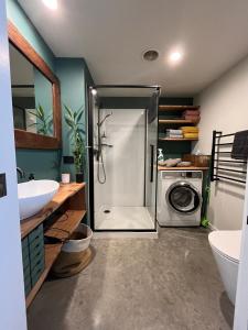 Køkken eller tekøkken på Private central Nelson apartment