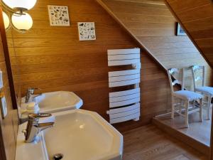 Koupelna v ubytování Maison de charme avec Internet, animaux admis, 8 pers, 4 ch, Damgan - FR-1-775-40 + 20 fotografií