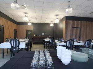 Konferenční prostory v ubytování Gîte de Groupe 36 Pers., Nature & Confort à Louchy-Montfand - FR-1-489-603