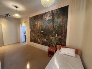 Postel nebo postele na pokoji v ubytování Gîte de Groupe 36 Pers., Nature & Confort à Louchy-Montfand - FR-1-489-603