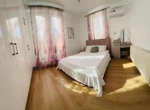 Ένα ή περισσότερα κρεβάτια σε δωμάτιο στο Green house +8 φωτογραφίες