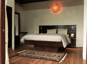 a bedroom with a large bed and a rug at Daarapari in Kaluk