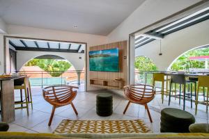 Χώρος καθιστικού στο Résidence Les A'Rhum de l'Anse