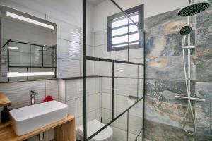 Ένα μπάνιο στο Résidence Les A'Rhum de l'Anse