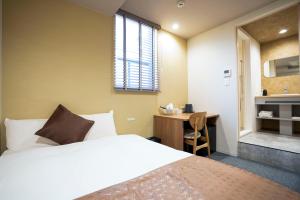 Ένα ή περισσότερα κρεβάτια σε δωμάτιο στο Hotel S-Presso Namba Ekimae