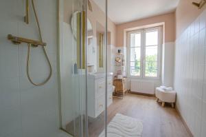 Koupelna v ubytování Villa les lilas + 25 fotografií