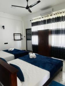 Postel nebo postele na pokoji v ubytování Alankulama Waana Resort