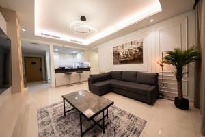 Un lugar para sentarse en Amazing Burj Khalifa Views with Highest Infinity pool