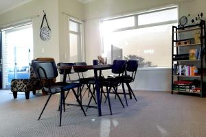 Knihovna v prázdninového domu + 16 fotografií