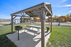 Gallery image of Bryce Canyon Log Cabins in Tropic