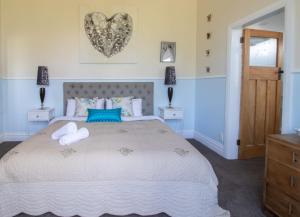 Postel nebo postele na pokoji v ubytování The Homestead - a rural family retreat + 14 fotografií