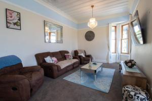 Posezení v ubytování The Homestead - a rural family retreat