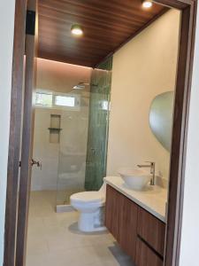 Ένα μπάνιο στο Casa Margarita