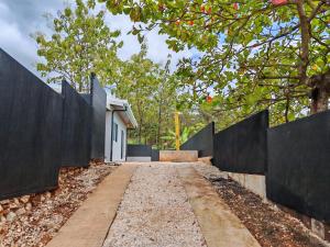 Το κτήριο όπου στεγάζεται  η παραθεριστική κατοικία