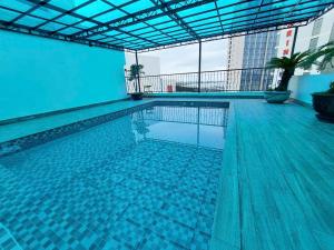 a swimming pool on the top of a building at MT Collection Hotel Ha Long in Ha Long