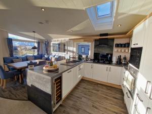 Kuchyň nebo kuchyňský kout v ubytování Hotchkin Lodge