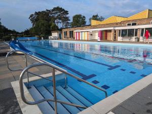 Bazén v ubytování Hotchkin Lodge nebo v jeho okolí