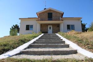 a house on a hill with stairs leading to it at Quinta dos Gata in Nabainhos