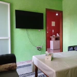 Μια τηλεόραση ή/και κέντρο ψυχαγωγίας στο Appartement Design Prés du Stade My Abdellah