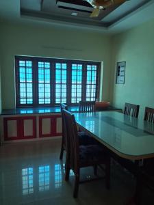 Οι επιχειρηματικές εγκαταστάσεις ή/και οι αίθουσες συνεδριάσεων στο Pool villa kakkanad +21 φωτογραφίες