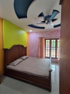 Ένα ή περισσότερα κρεβάτια σε δωμάτιο στο Pool villa kakkanad