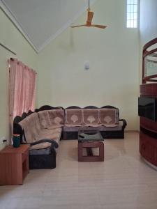 Χώρος καθιστικού στο Pool villa kakkanad