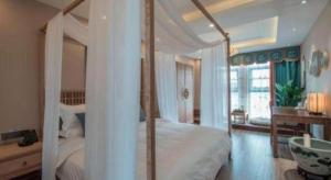 Postel nebo postele na pokoji v ubytování Super 8 by Wyndham Shifang Urban Rail Transportation College