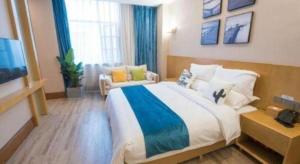 Postel nebo postele na pokoji v ubytování Super 8 by Wyndham Shifang Urban Rail Transportation College + 24 fotografií