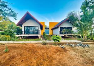 ティッサマハーラーマにあるLake Breeze Cabana Yalaのテラネアンスタイルの家 +16枚の写真