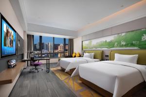 a hotel room with two beds and a desk at Hilton Garden Inn Chengde Mountain Resort in Niuquanzigou